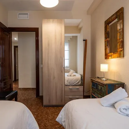 En La Entrada Del Barrio Antiguo *