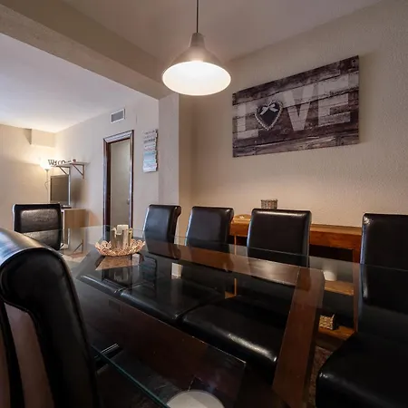 En La Entrada Del Barrio Antiguo * Cordoba