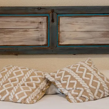 En La Entrada Del Barrio Antiguo *