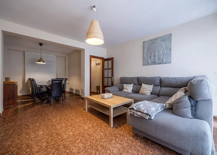 En La Entrada Del Barrio Antiguo * Cordova