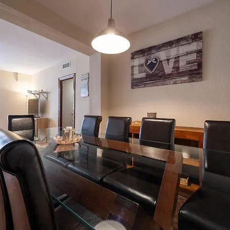 En La Entrada Del Barrio Antiguo *